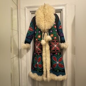 ❤️MAKE AN OFFER! Embroidered Coat Shearling Fur Trim